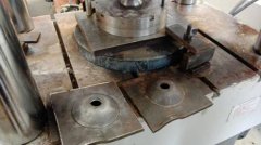 壓制礦用錨桿托盤需要多少噸的液壓機？