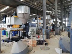 <b>2000噸耐火磚成型液壓機油缸晃動什么原因？</b>