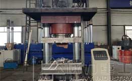 <b>1000噸四柱液壓機(jī)熱鍛成型現(xiàn)場(chǎng)圖</b>