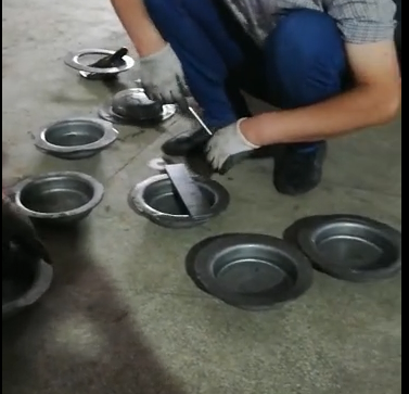 遼寧315噸四柱拉伸液壓機試壓成功