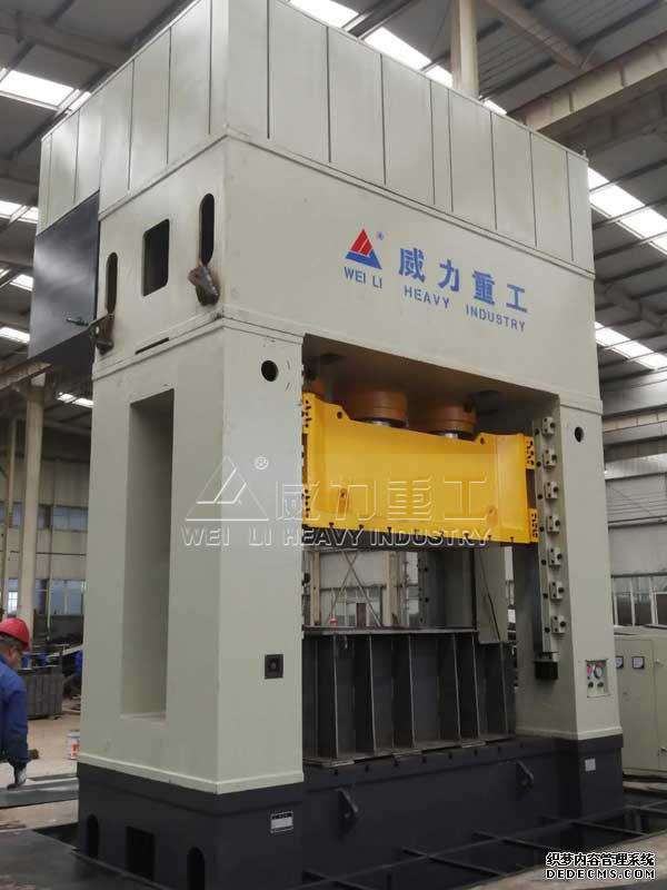 1000噸框架式液壓機客戶現場圖