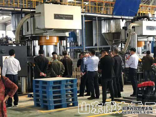 2000噸耐火材料成型液壓機