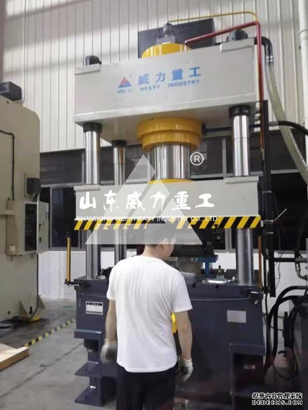 汽車配件拉伸液壓機＂一模雙出＂效率高