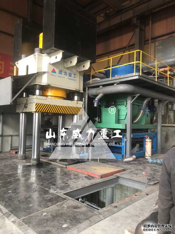 坩堝成形液壓機客戶現場圖